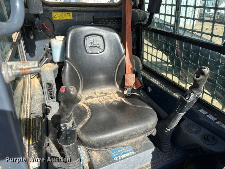 image for item DQ7725 2017 John Deere 312GR skid steer loader