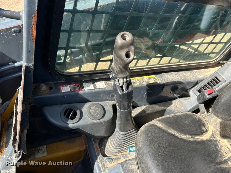 image for item DQ7725 2017 John Deere 312GR skid steer loader