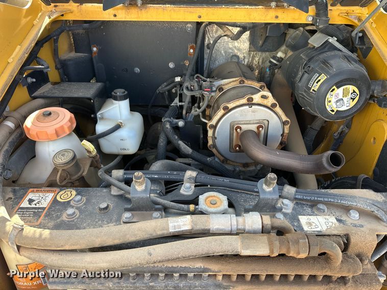 image for item DQ7725 2017 John Deere 312GR skid steer loader