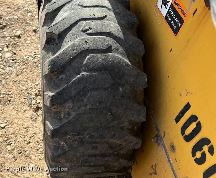 image for item DQ7725 2017 John Deere 312GR skid steer loader