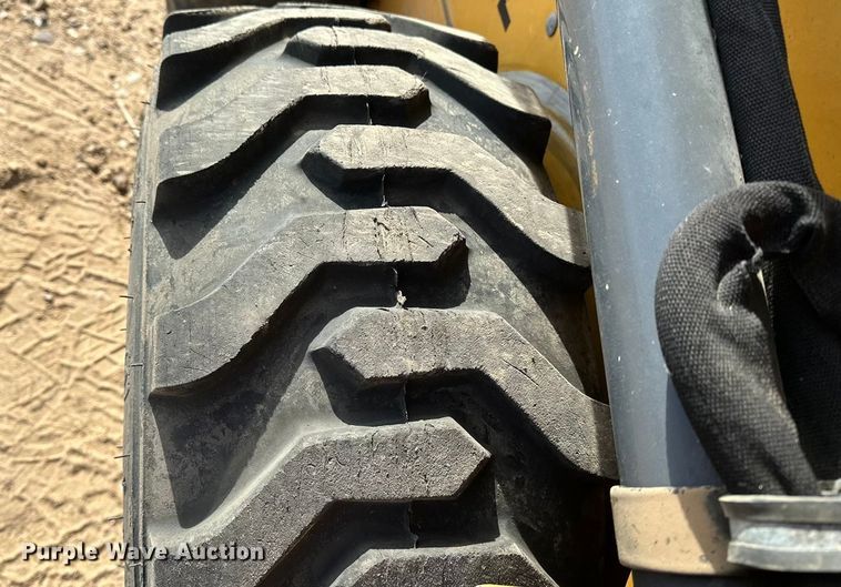 image for item DQ7725 2017 John Deere 312GR skid steer loader