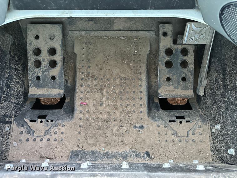 image for item DQ7732 2017 Bobcat T740 tracked skid steer loader