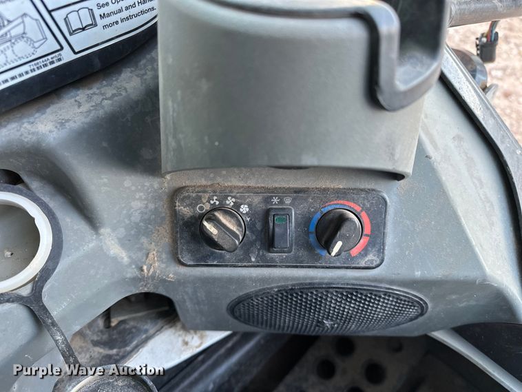 image for item DQ7732 2017 Bobcat T740 tracked skid steer loader