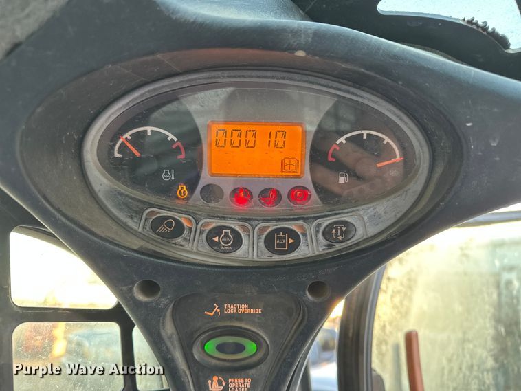 image for item DQ7732 2017 Bobcat T740 tracked skid steer loader