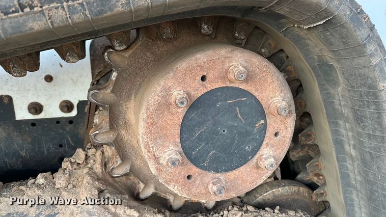 image for item DQ7732 2017 Bobcat T740 tracked skid steer loader