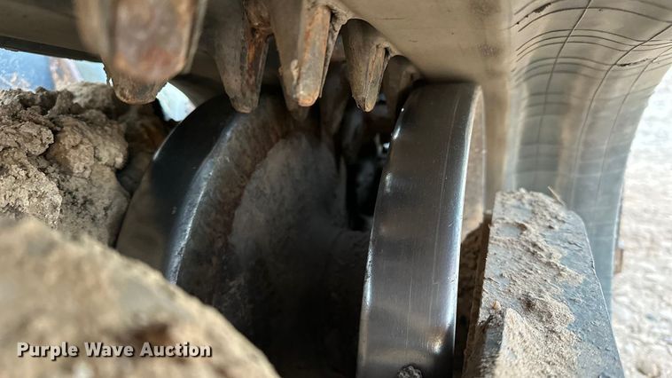 image for item DQ7732 2017 Bobcat T740 tracked skid steer loader