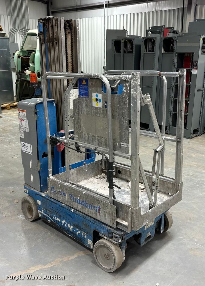 image for item DQ7743 2012 Genie GR20 vertical lift
