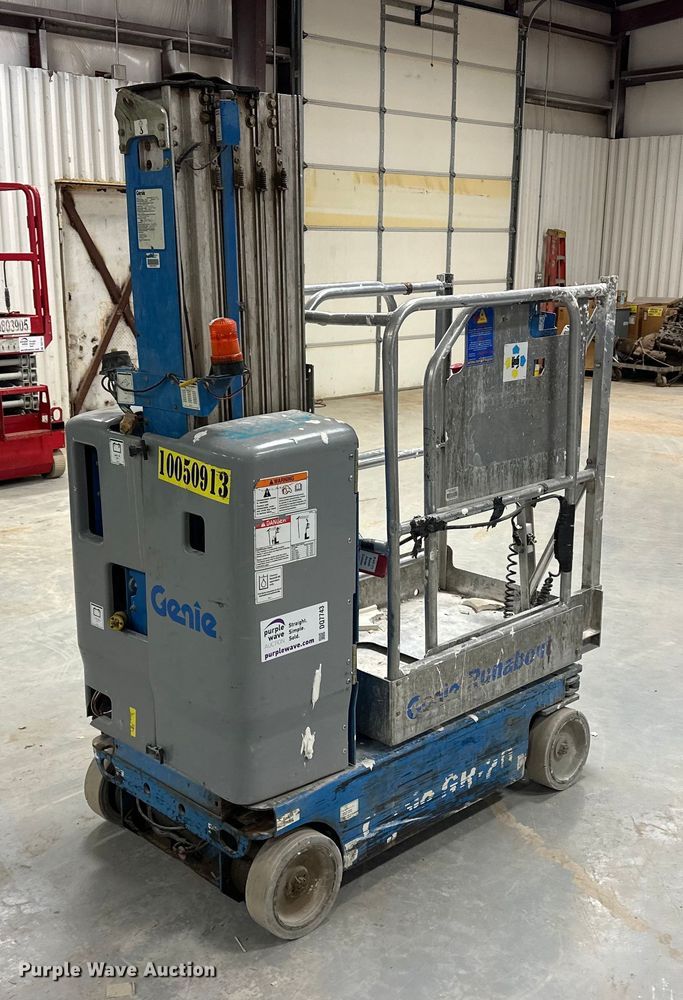image for item DQ7743 2012 Genie GR20 vertical lift