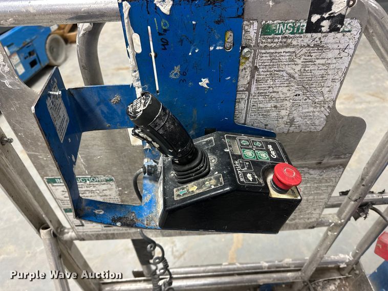 image for item DQ7743 2012 Genie GR20 vertical lift