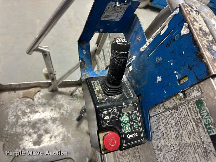 image for item DQ7743 2012 Genie GR20 vertical lift