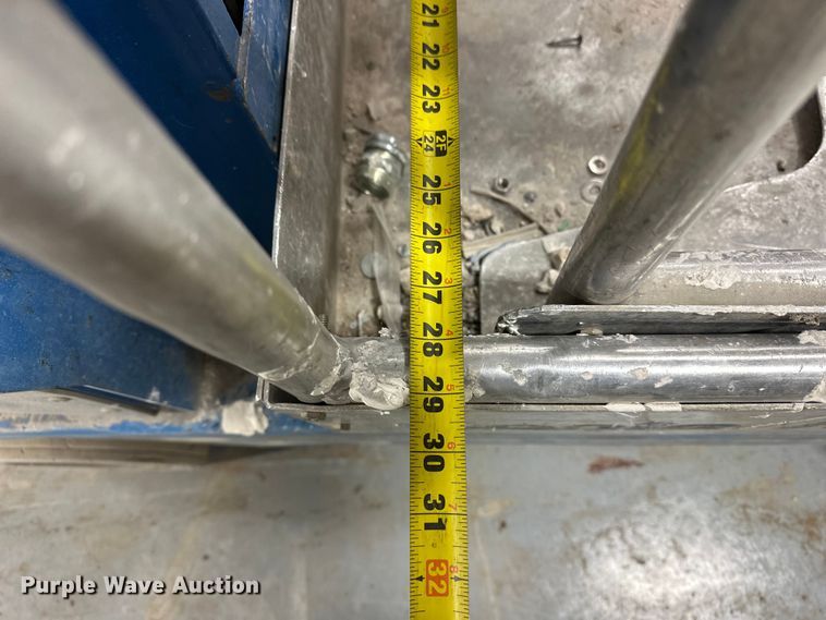 image for item DQ7743 2012 Genie GR20 vertical lift