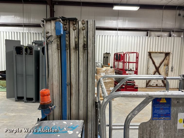 image for item DQ7743 2012 Genie GR20 vertical lift