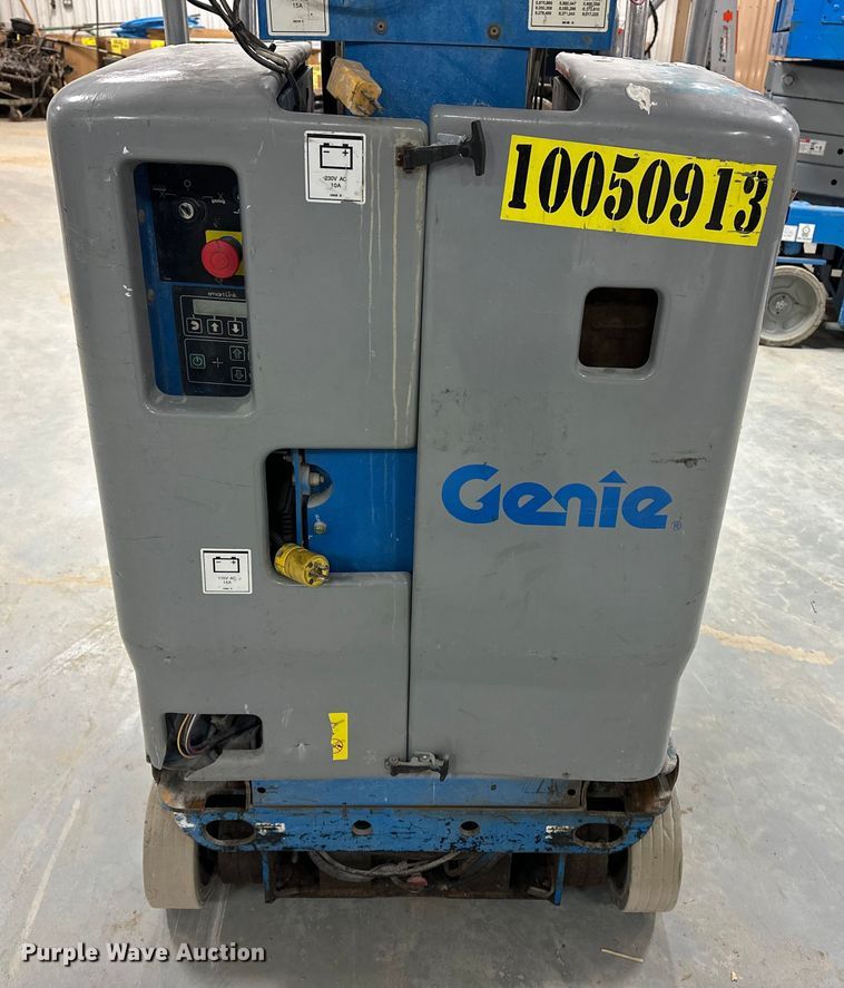 image for item DQ7743 2012 Genie GR20 vertical lift