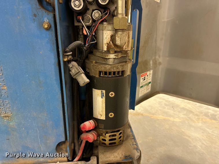 image for item DQ7743 2012 Genie GR20 vertical lift