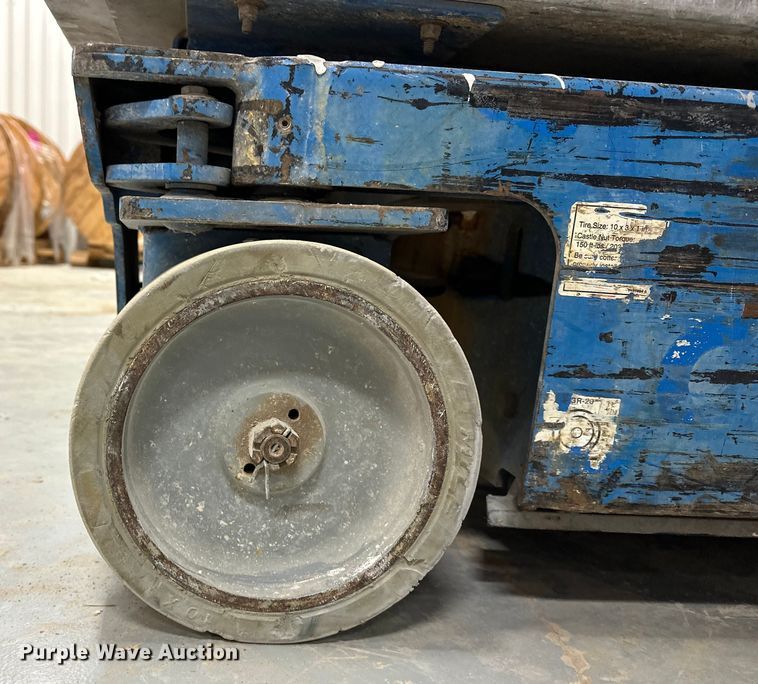 image for item DQ7743 2012 Genie GR20 vertical lift