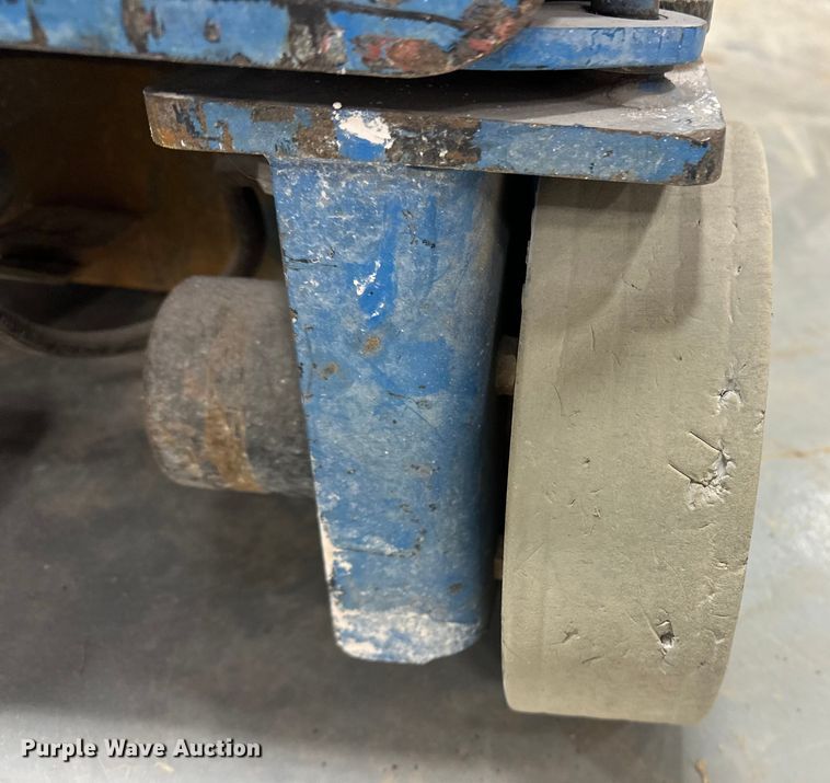 image for item DQ7743 2012 Genie GR20 vertical lift