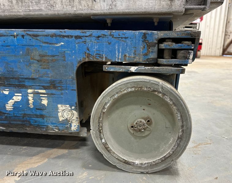 image for item DQ7743 2012 Genie GR20 vertical lift