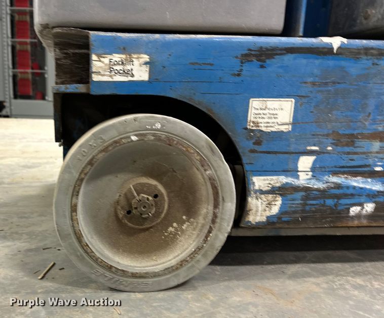 image for item DQ7743 2012 Genie GR20 vertical lift