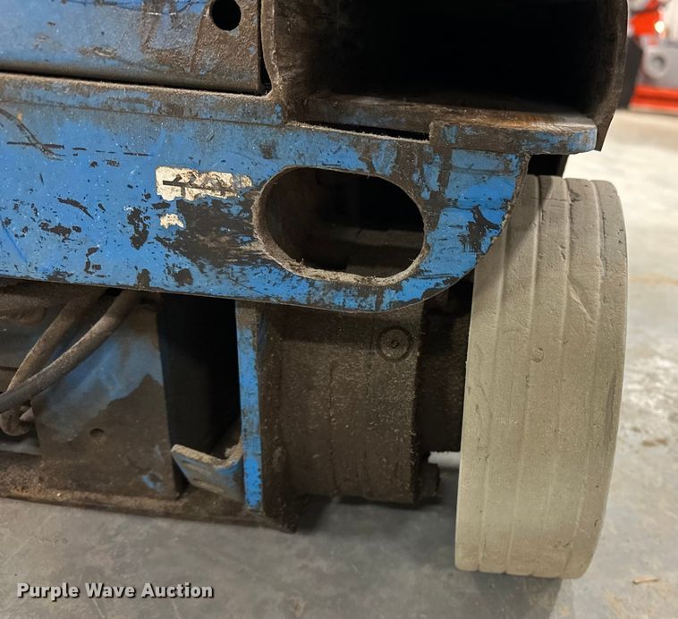 image for item DQ7743 2012 Genie GR20 vertical lift