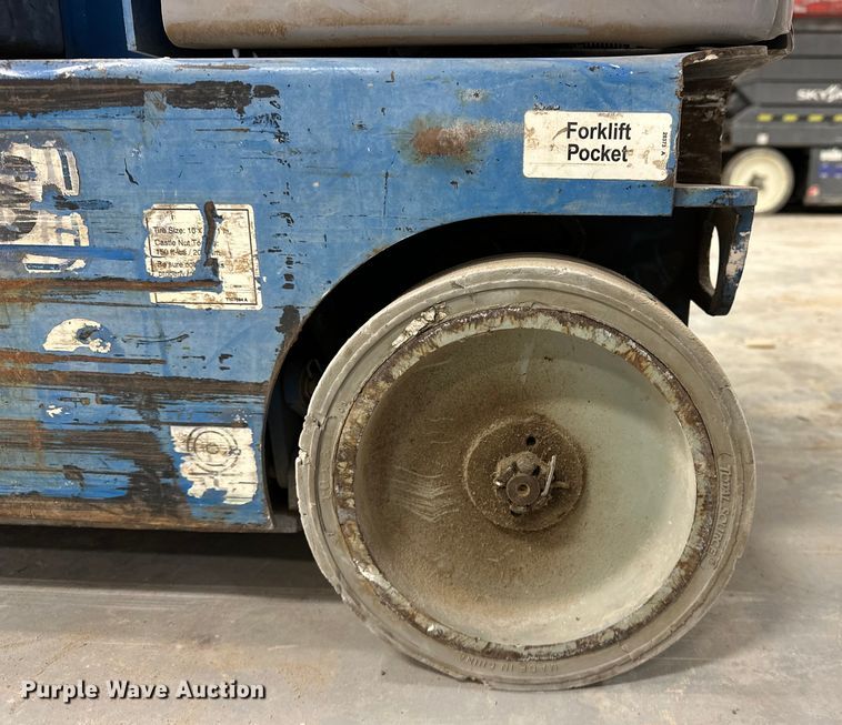 image for item DQ7743 2012 Genie GR20 vertical lift