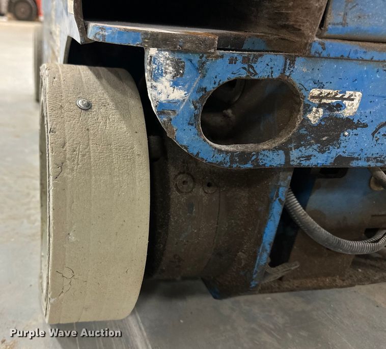 image for item DQ7743 2012 Genie GR20 vertical lift