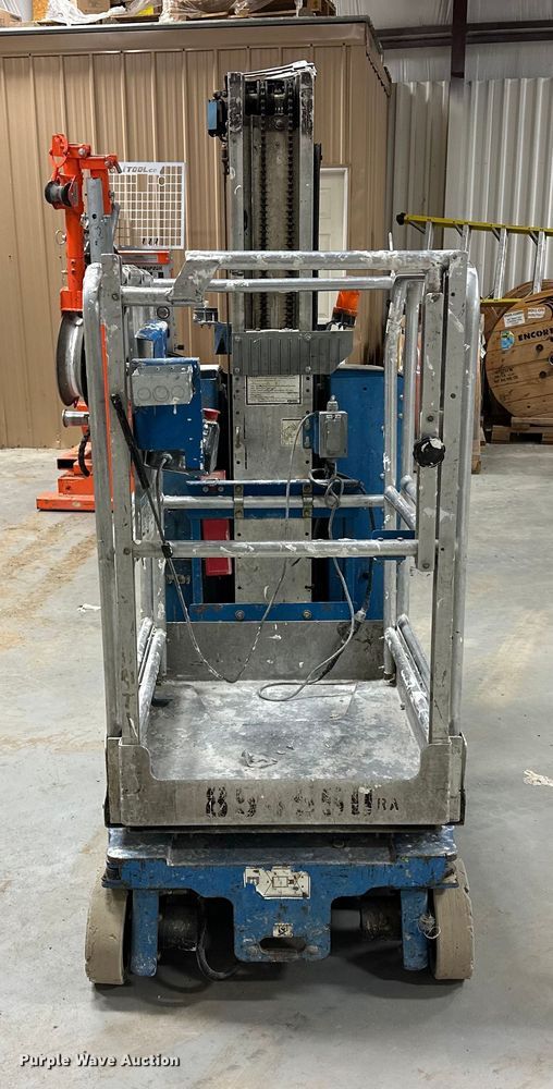 image for item DQ7751 2012 Genie GR-20 vertical lift