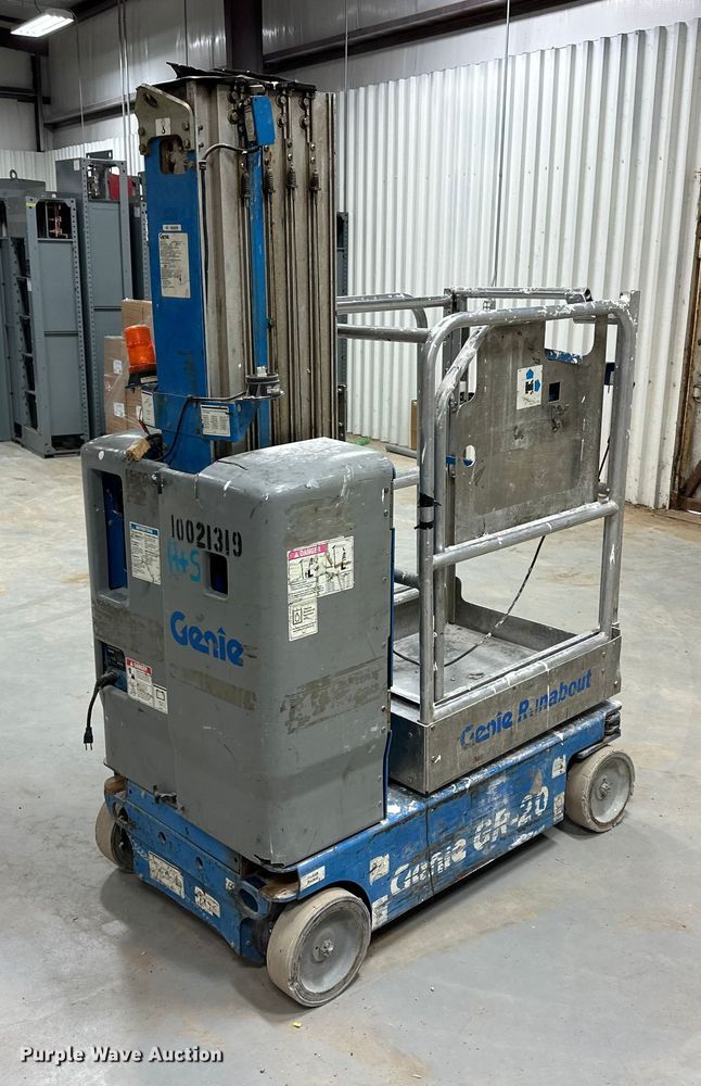 image for item DQ7751 2012 Genie GR-20 vertical lift