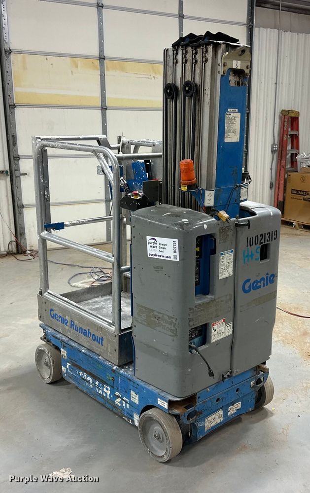 image for item DQ7751 2012 Genie GR-20 vertical lift