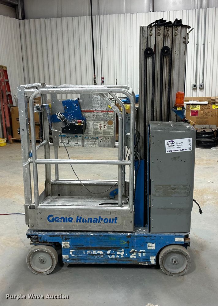 image for item DQ7751 2012 Genie GR-20 vertical lift