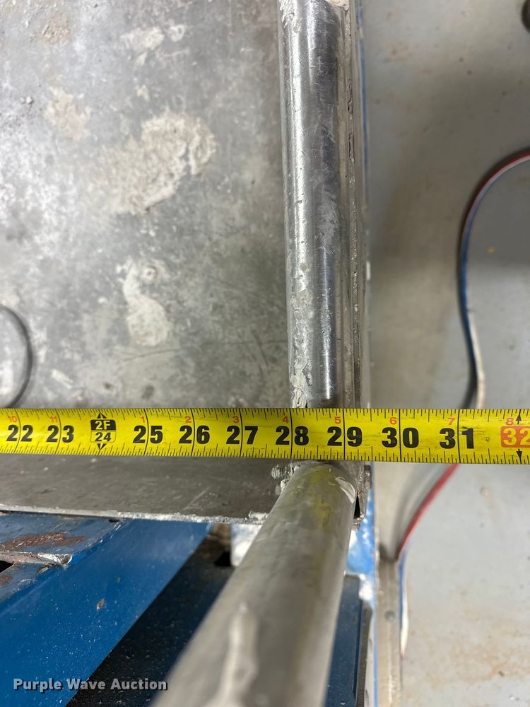 image for item DQ7751 2012 Genie GR-20 vertical lift