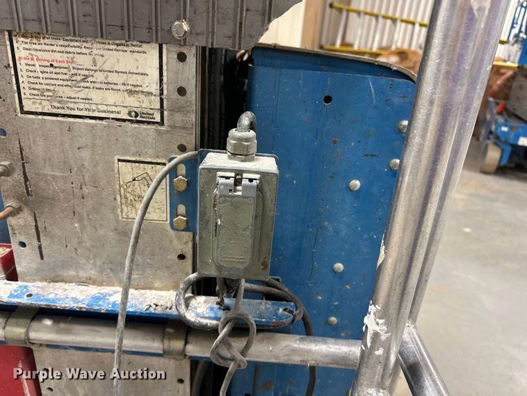 image for item DQ7751 2012 Genie GR-20 vertical lift