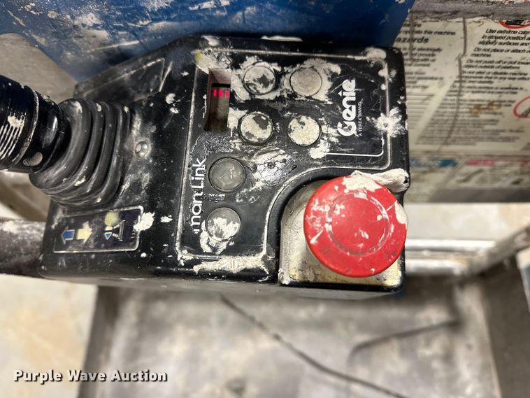 image for item DQ7751 2012 Genie GR-20 vertical lift