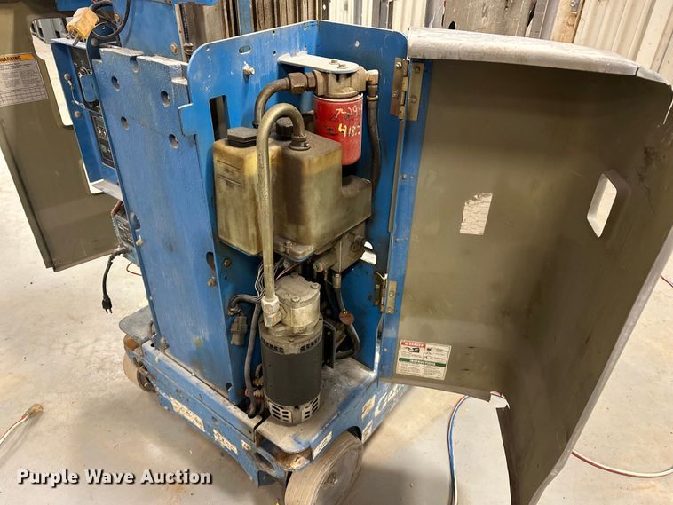 image for item DQ7751 2012 Genie GR-20 vertical lift