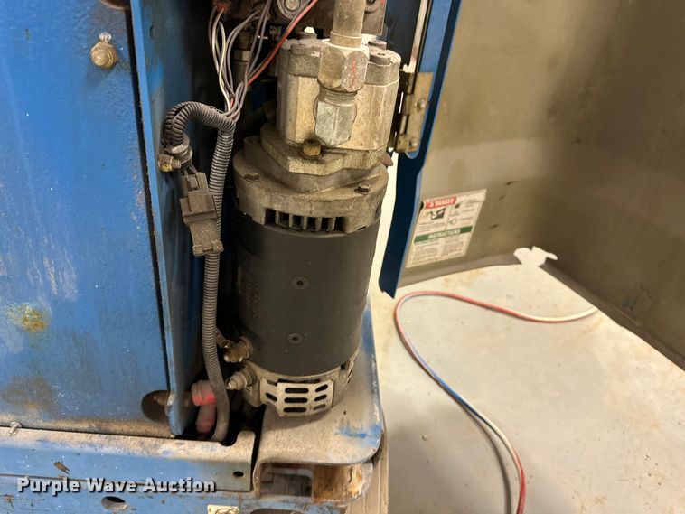 image for item DQ7751 2012 Genie GR-20 vertical lift