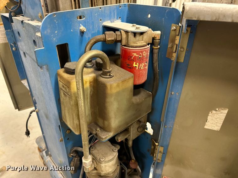 image for item DQ7751 2012 Genie GR-20 vertical lift