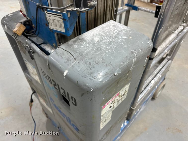 image for item DQ7751 2012 Genie GR-20 vertical lift