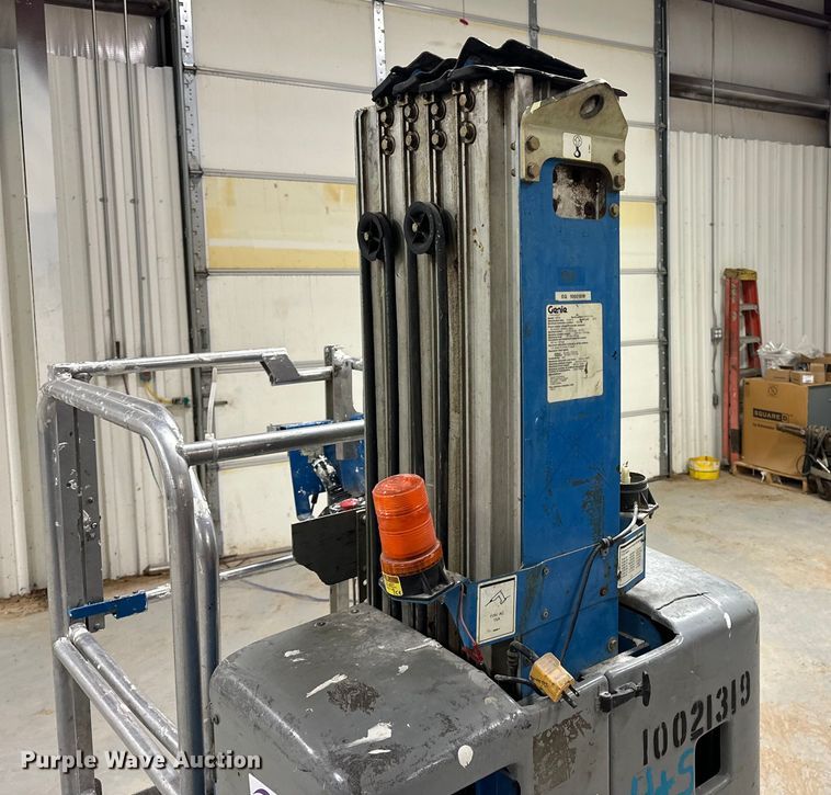 image for item DQ7751 2012 Genie GR-20 vertical lift