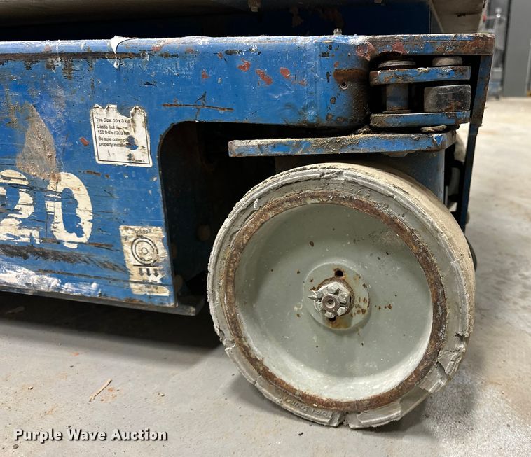 image for item DQ7751 2012 Genie GR-20 vertical lift