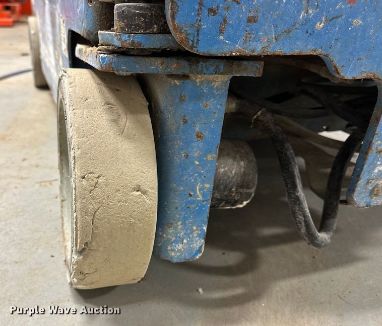 image for item DQ7751 2012 Genie GR-20 vertical lift