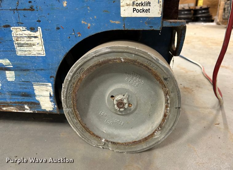 image for item DQ7751 2012 Genie GR-20 vertical lift