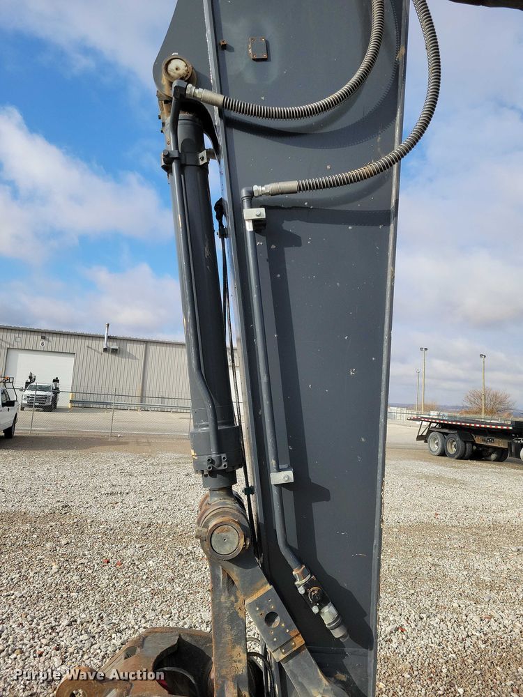 image for item DR3989 2017 John Deere 350G LC excavator