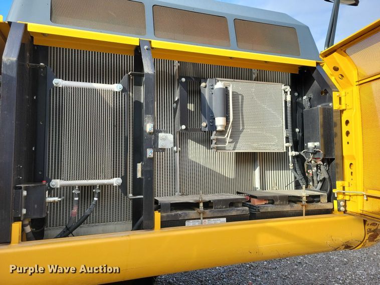 image for item DR3989 2017 John Deere 350G LC excavator