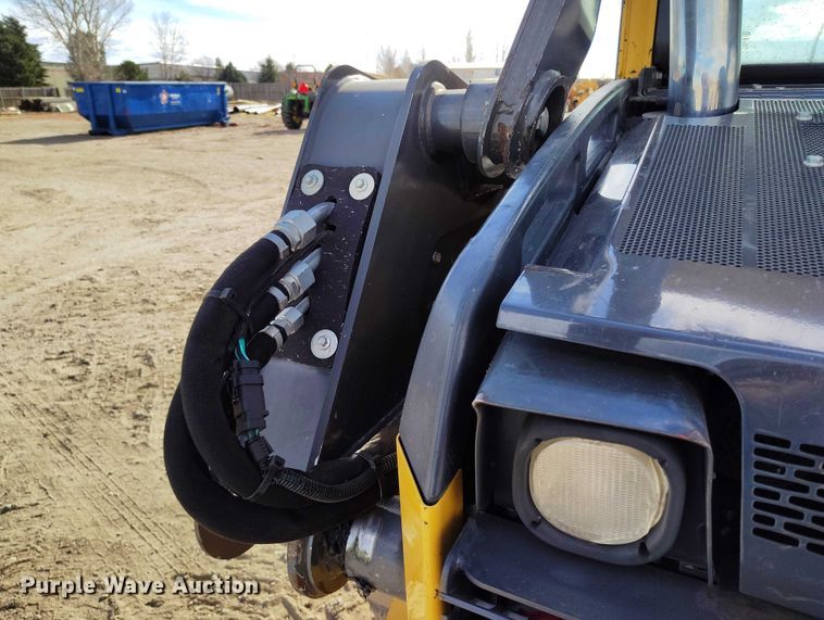 image for item DT0776 2017 John Deere 323E tracked skid steer loader