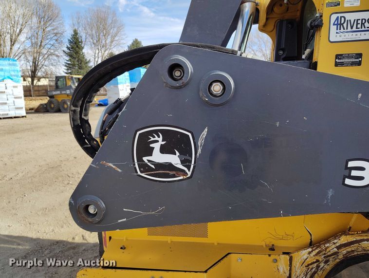 image for item DT0776 2017 John Deere 323E tracked skid steer loader