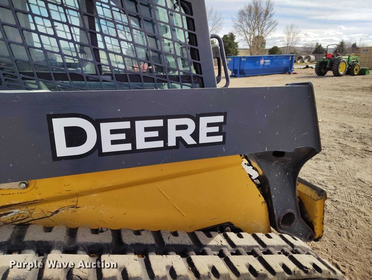 image for item DT0776 2017 John Deere 323E tracked skid steer loader