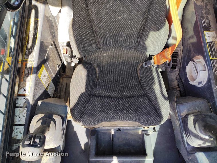 image for item DT0776 2017 John Deere 323E tracked skid steer loader