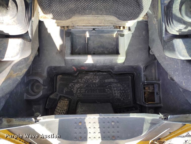 image for item DT0776 2017 John Deere 323E tracked skid steer loader