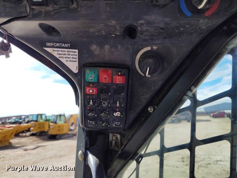 image for item DT0776 2017 John Deere 323E tracked skid steer loader