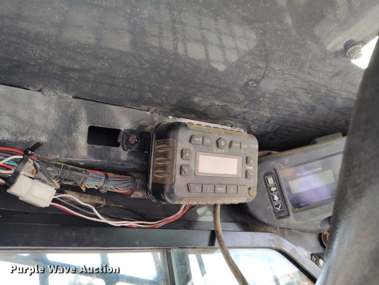 image for item DT0776 2017 John Deere 323E tracked skid steer loader