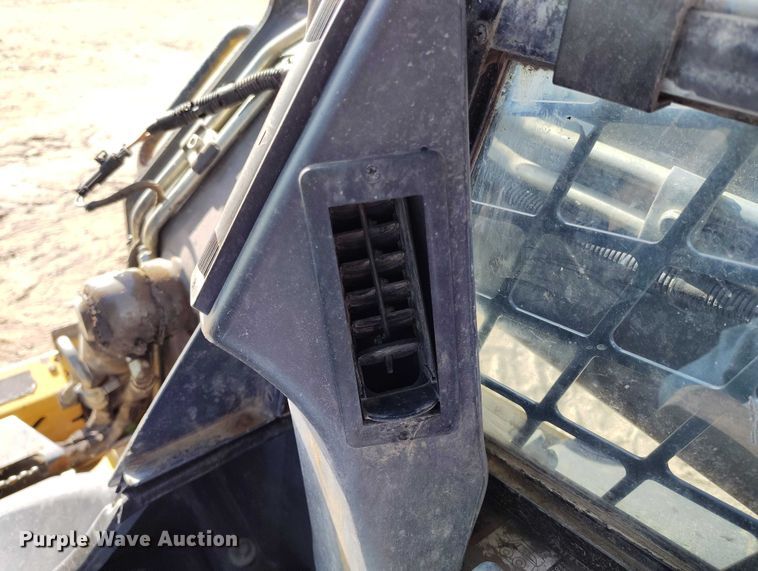 image for item DT0776 2017 John Deere 323E tracked skid steer loader